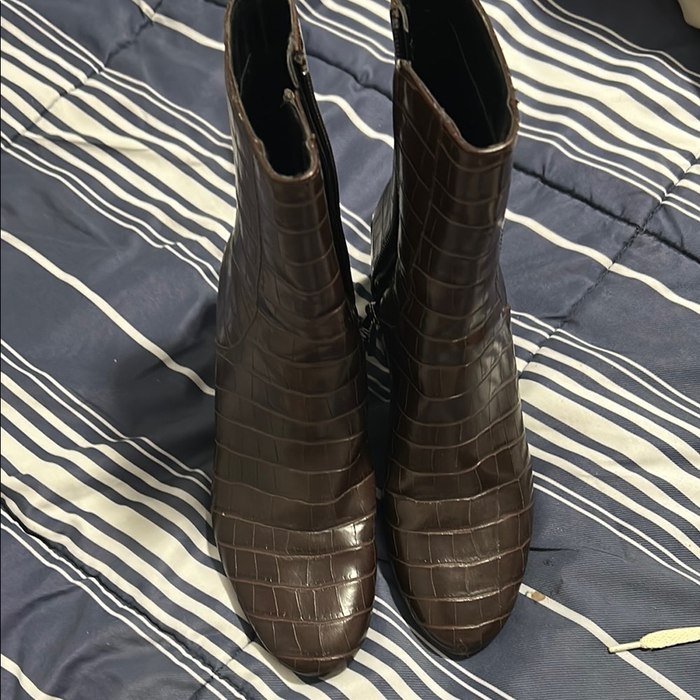 Elegant Brown Croc-Embossed Ankle Boots